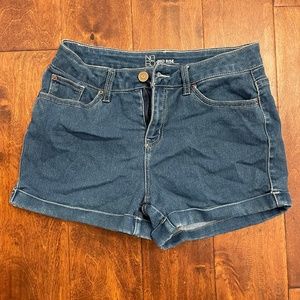No Boundaries Women's Juniors Cuffed Shorts Size: 11